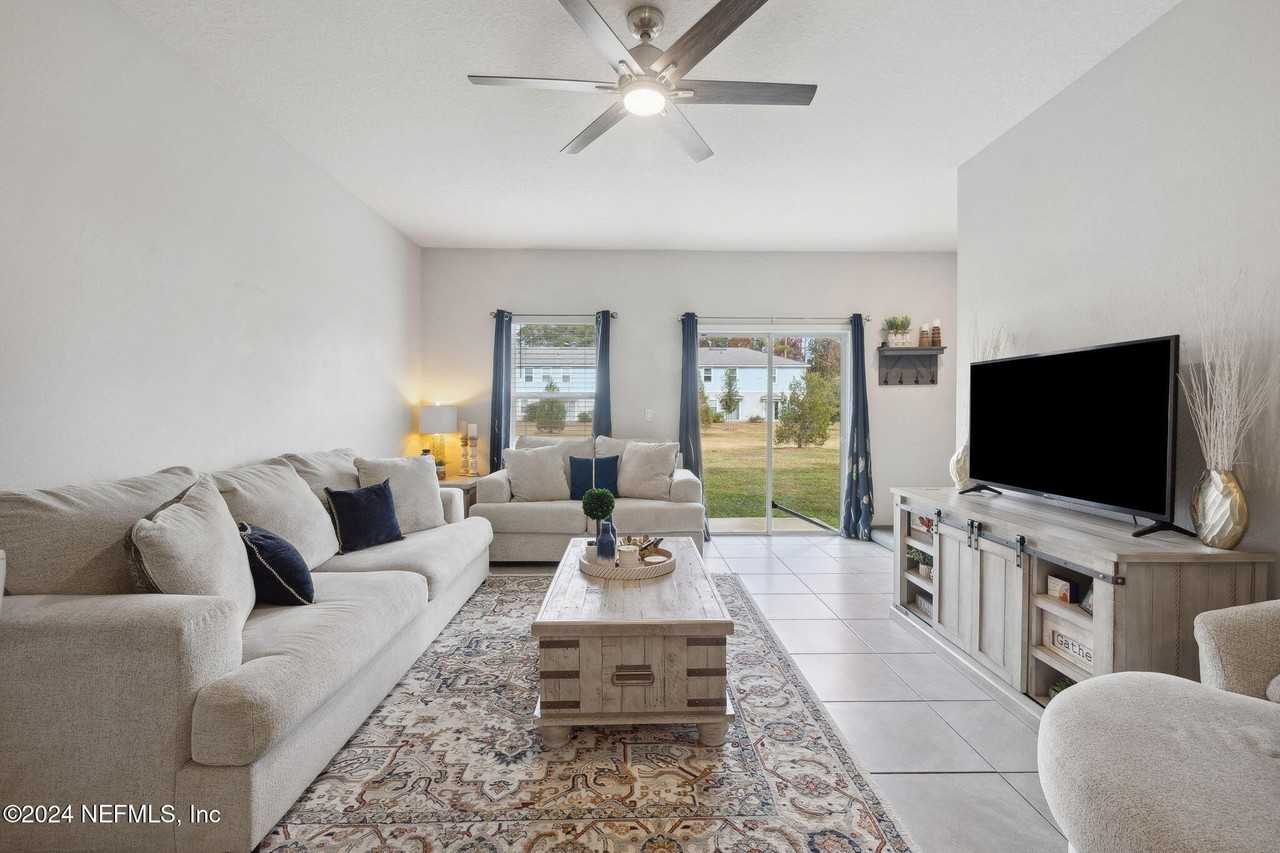 936 Capitol Pkwy - Photo 3 of 26
