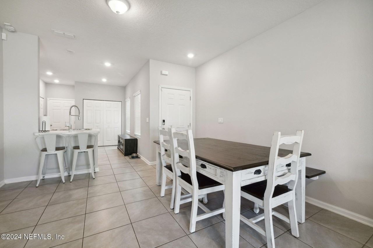 936 Capitol Pkwy - Photo 7 of 26
