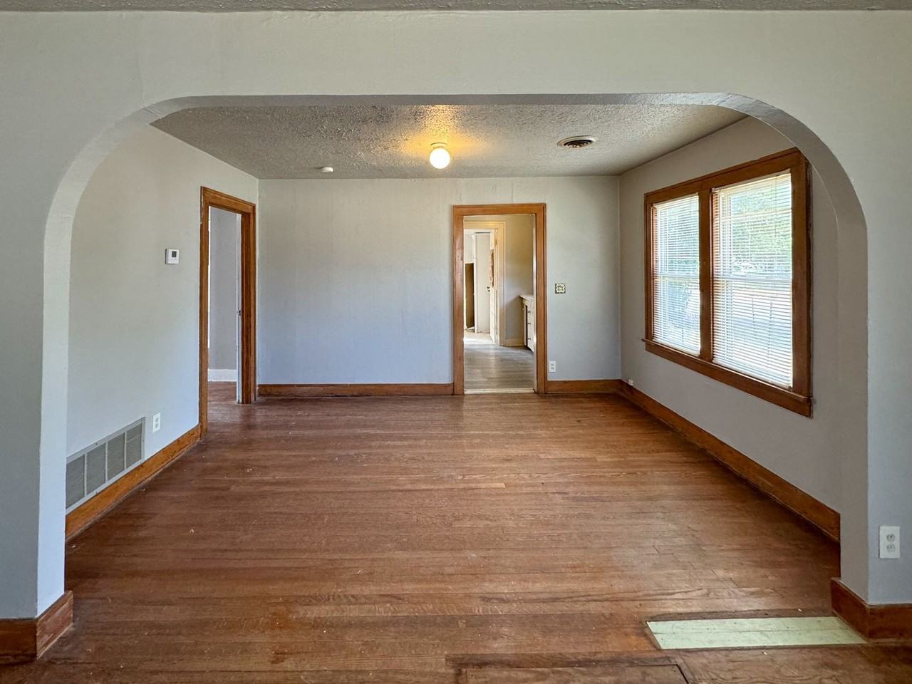 913 N Boulevard - Photo 4 of 20