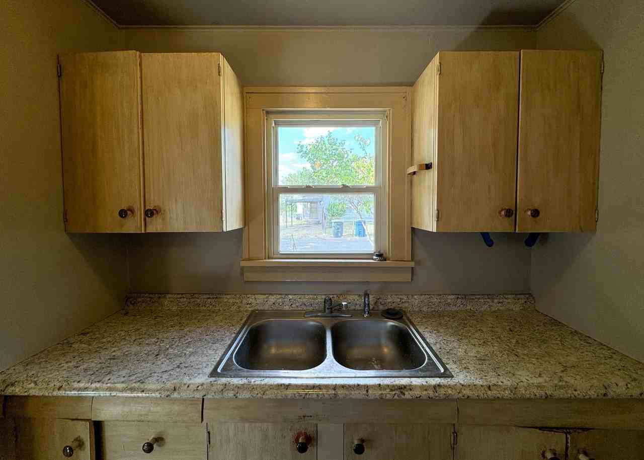 913 N Boulevard - Photo 6 of 20