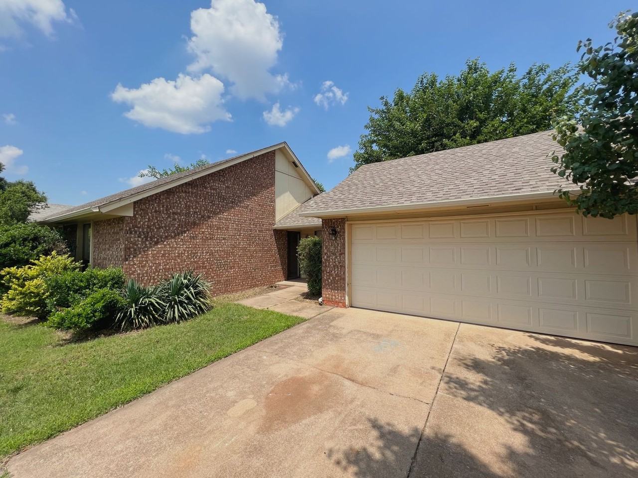 112 N Grand Fork Dr - Photo 2 of 31