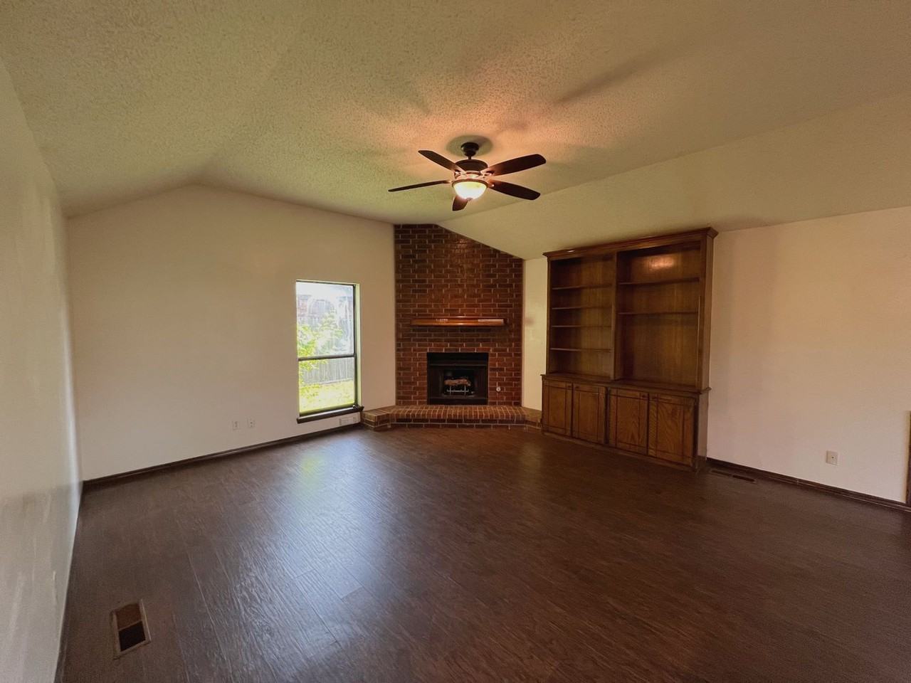 112 N Grand Fork Dr - Photo 5 of 31
