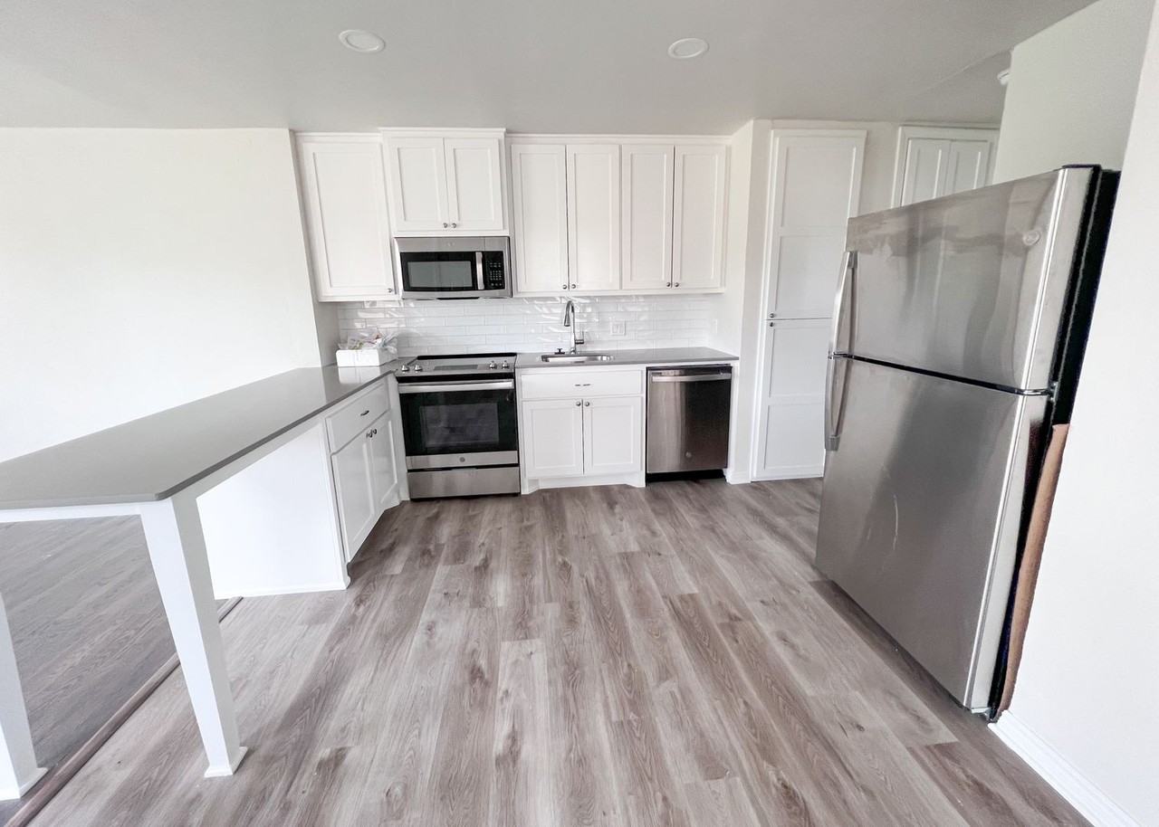 221 Ne 26th St #B - Photo 2 of 10