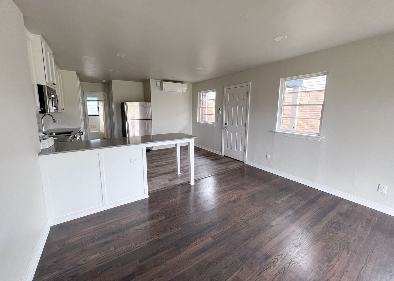 221 Ne 26th St #B - Photo 7 of 10