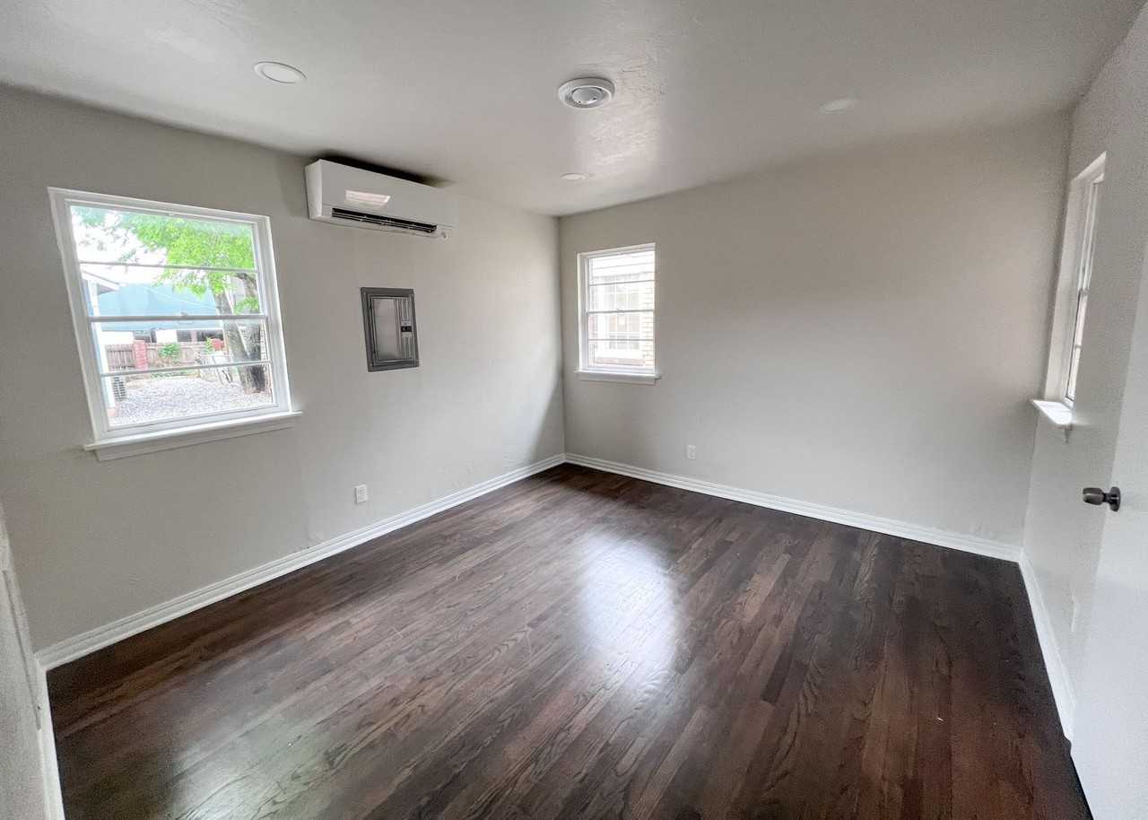221 Ne 26th St #B - Photo 7 of 10