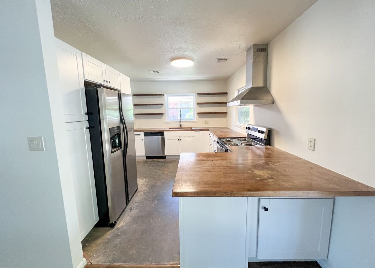 10416 Ridgeview Dr - Photo 2 of 15