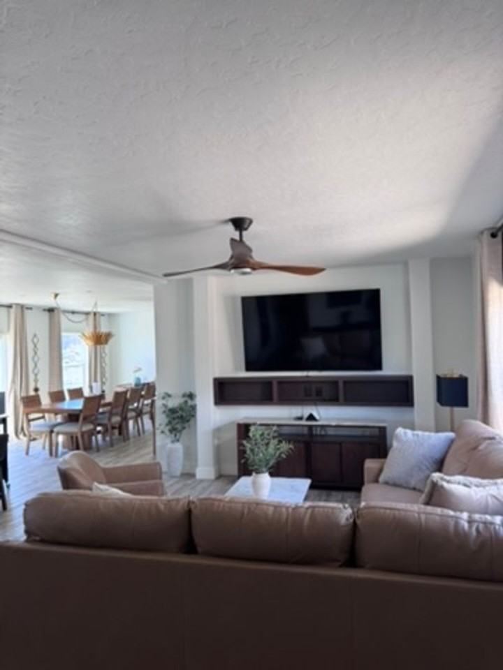41 Larkspur Ln - Photo 4 of 17