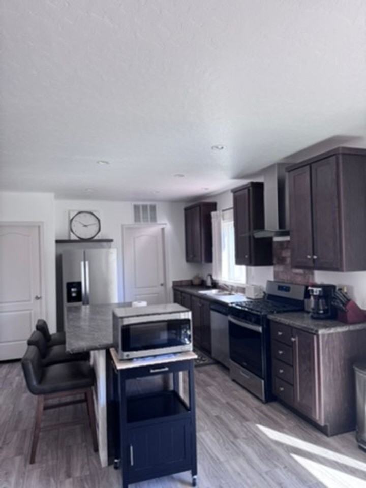 41 Larkspur Ln - Photo 5 of 17