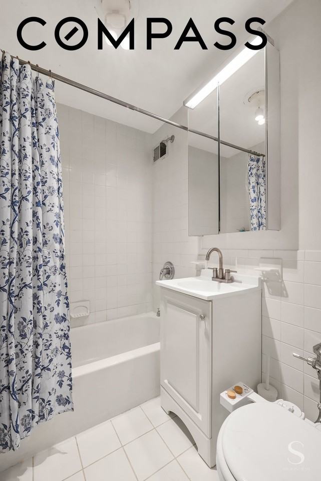 312 W 23rd St #2O - Photo 3 of 4
