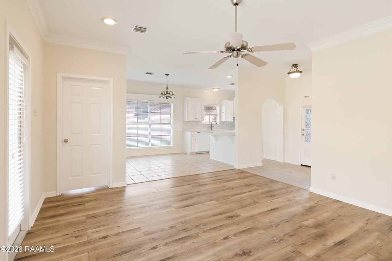 133 Wild Rose Ln - Photo 4 of 27