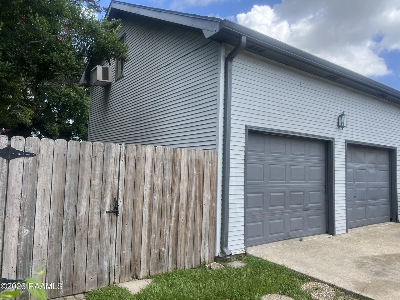 501 Saint Patrick St - Photo 2 of 5