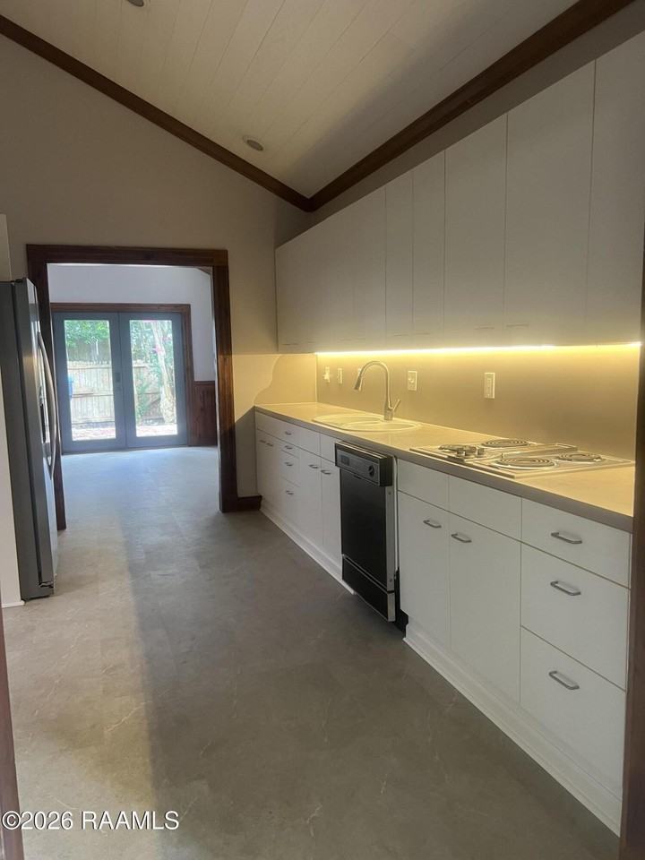 501 Saint Patrick St - Photo 5 of 5