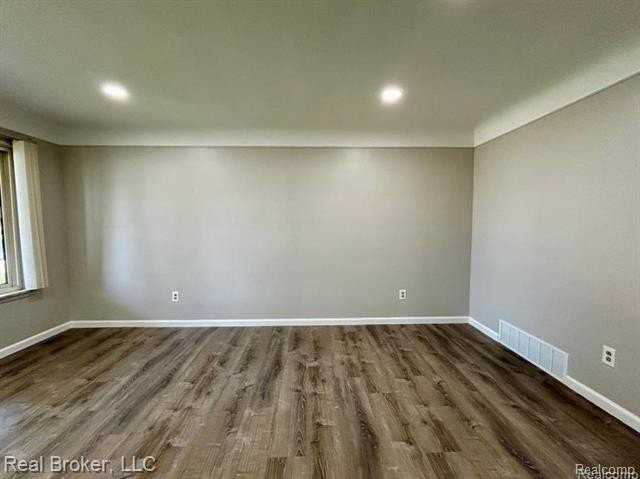 11304 Hemlock Dr - Photo 3 of 24