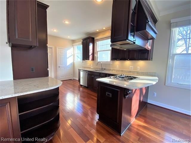 916 Ruffner Ave - Photo 5 of 33