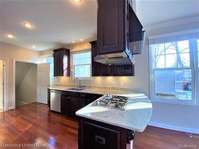 916 Ruffner Ave - Photo 6 of 33