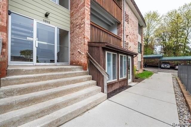 1315 S Maple Rd #305 - Photo 2 of 14
