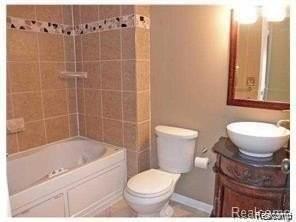 1315 S Maple Rd #305 - Photo 5 of 10