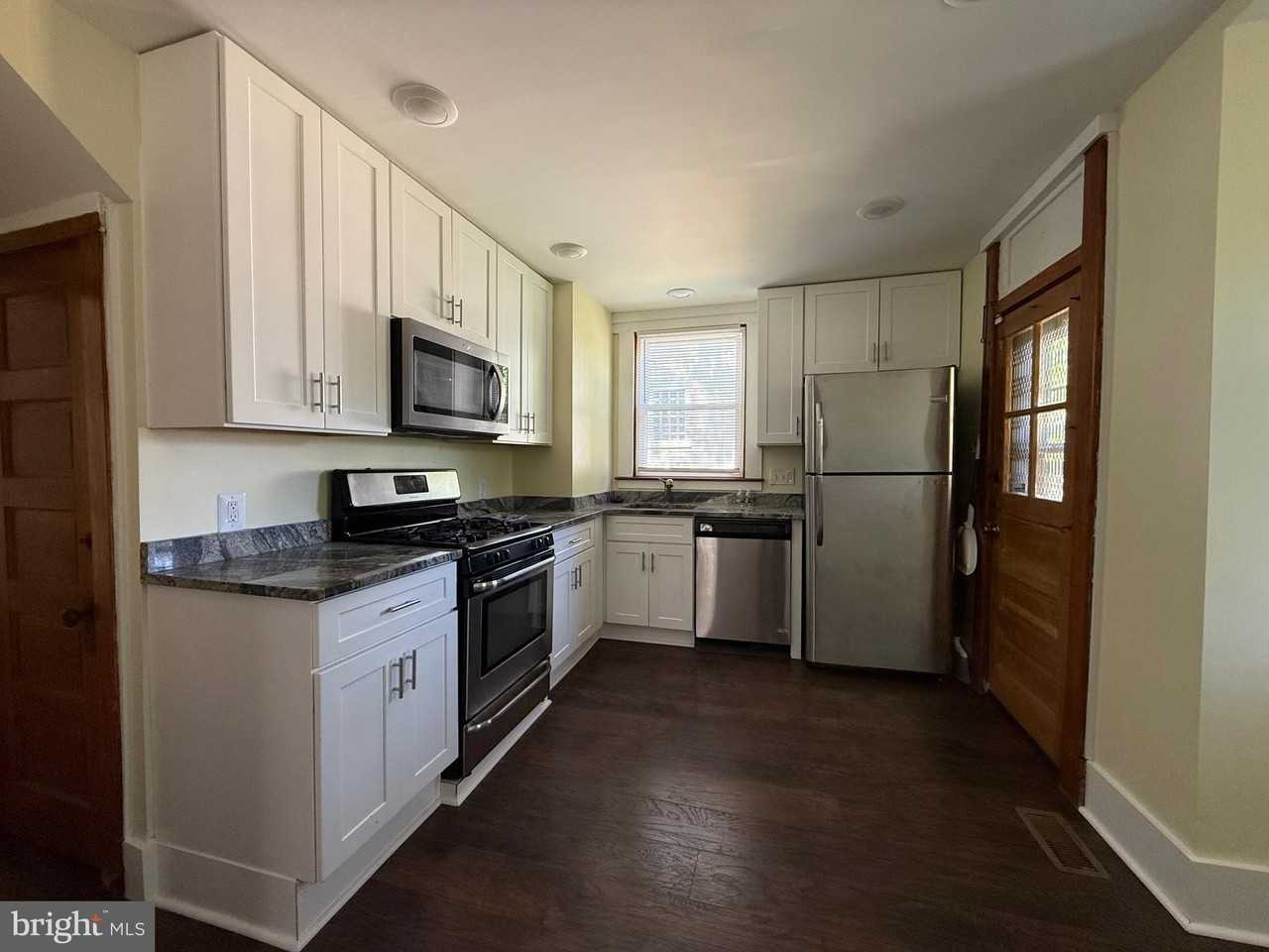 4007 Bateman Ave - Photo 5 of 16