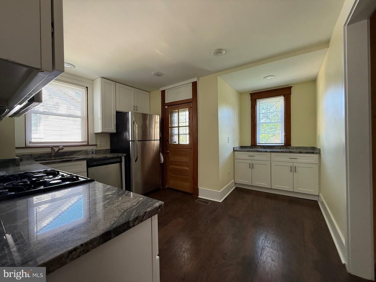 4007 Bateman Ave - Photo 6 of 16