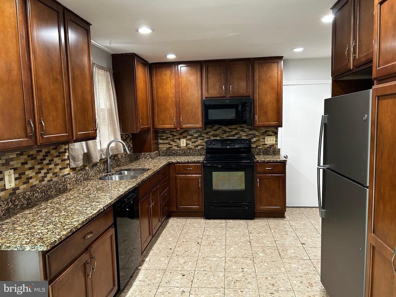 5205 Pumphrey Dr - Photo 6 of 24
