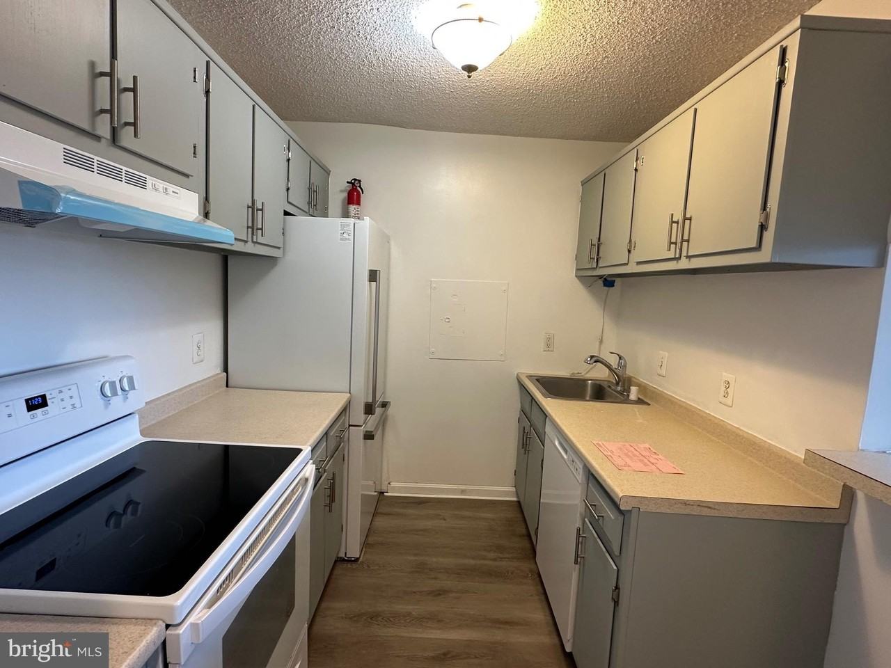 2311 Pimmit Dr #911E - Photo 2 of 19