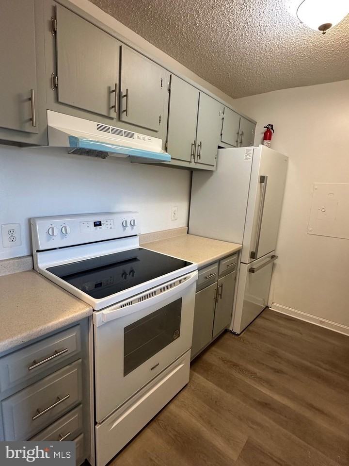 2311 Pimmit Dr #911E - Photo 3 of 19