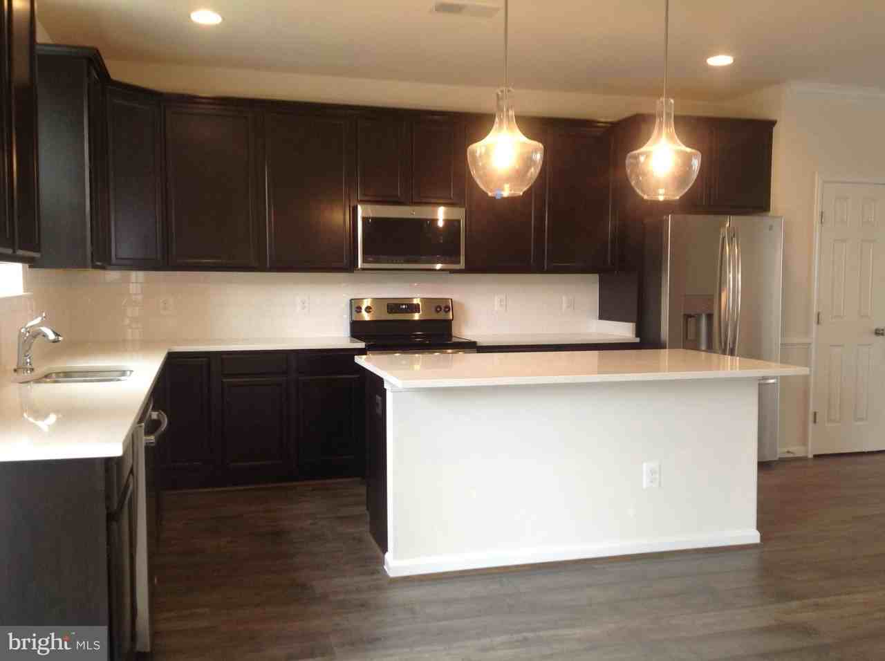 204 Upper Brook Ter - Photo 5 of 39