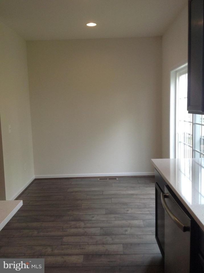 204 Upper Brook Ter - Photo 6 of 39