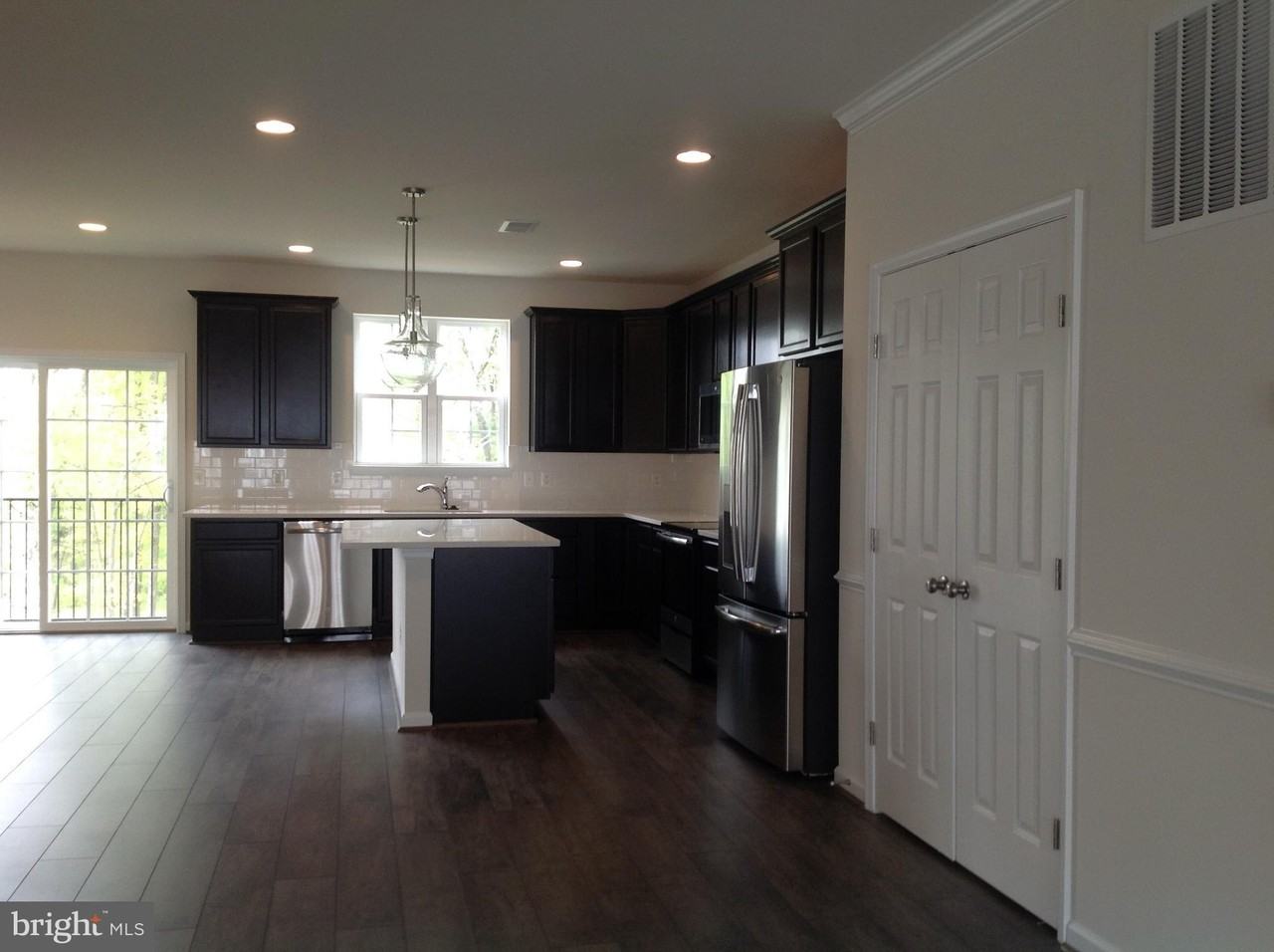 204 Upper Brook Ter - Photo 7 of 39