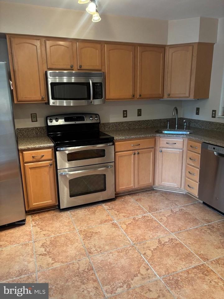 3961 Conquest Ct - Photo 3 of 25