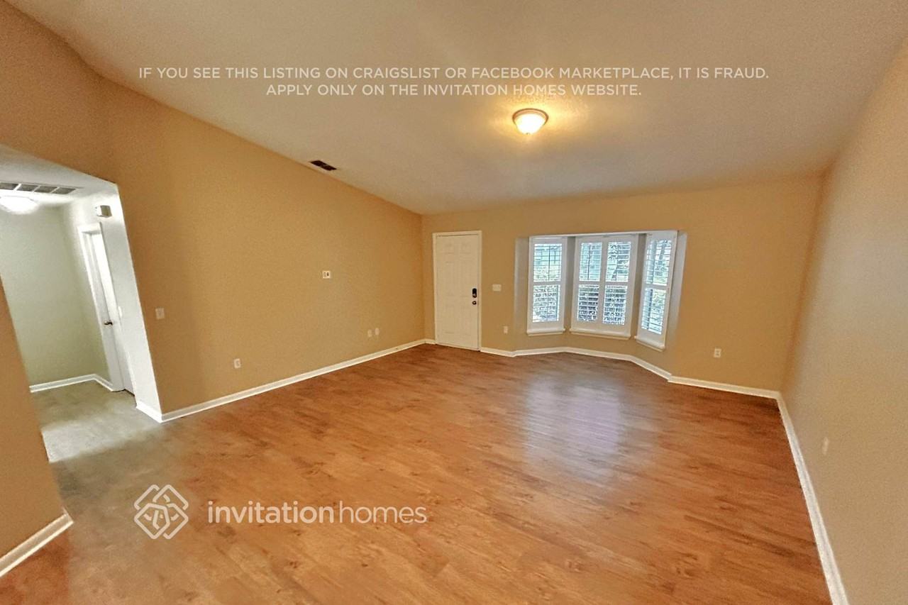 7028 Doehring Dr - Photo 4 of 13