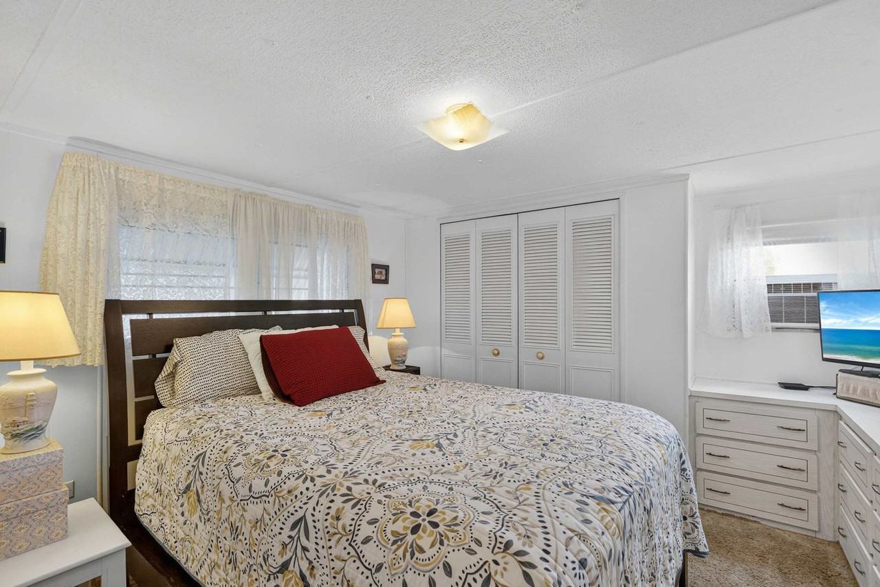 718 S Green Cir #1578363P - Photo 6 of 34
