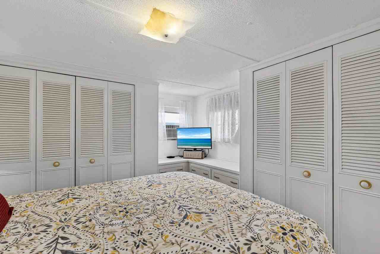 718 S Green Cir #1578363P - Photo 7 of 34