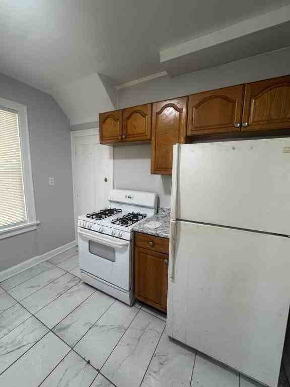 1421 Carolina Ave - Photo 2 of 10