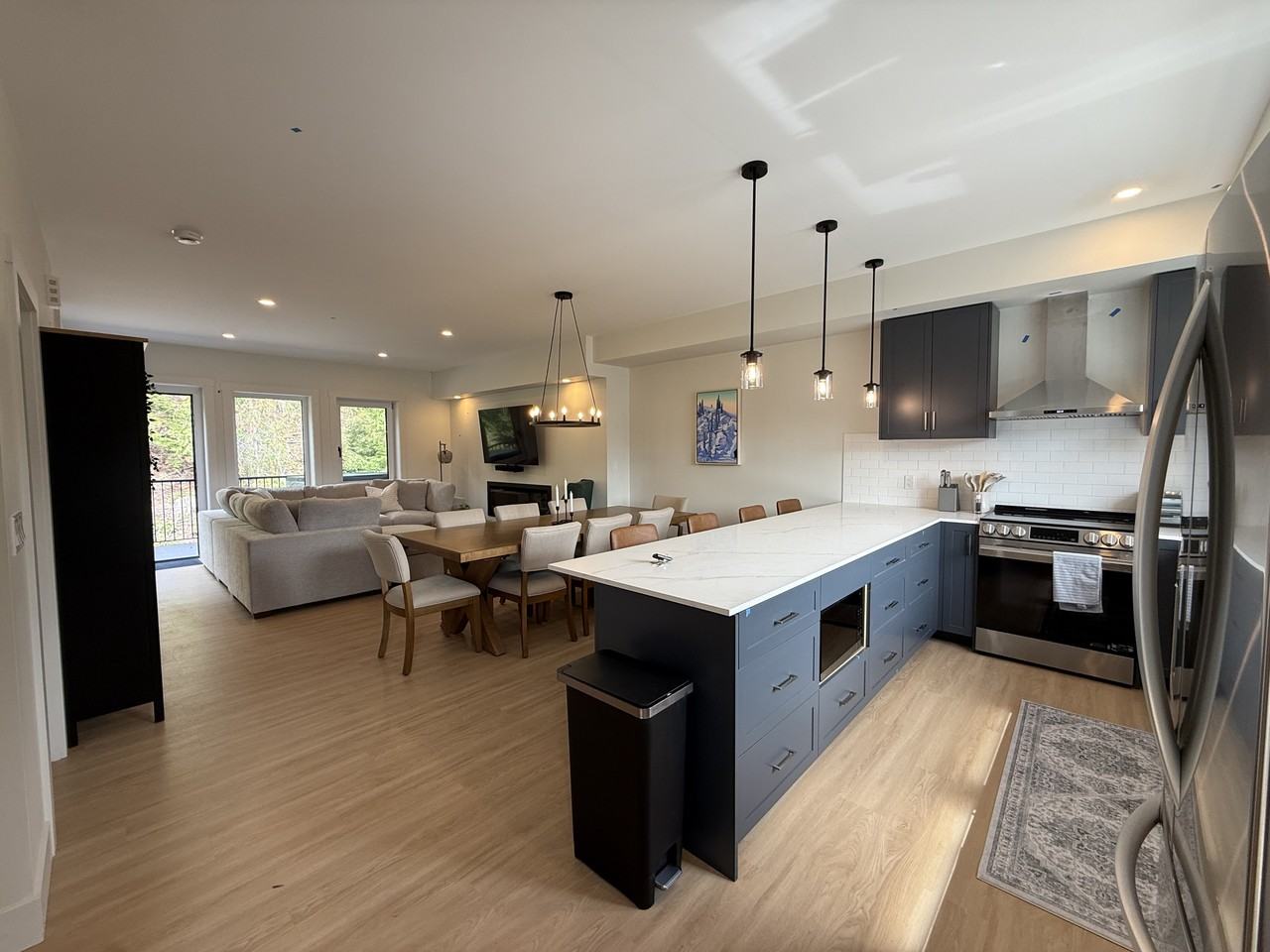1028 Keystone Cres #1 - Photo 2 of 11