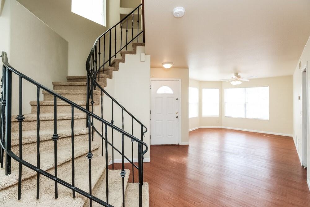 3422 E Woodland Dr - Photo 2 of 15