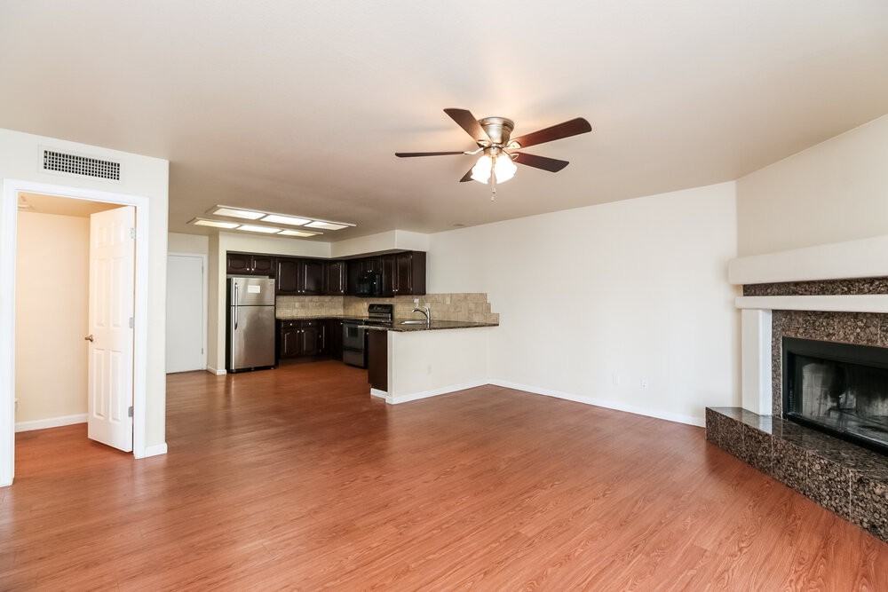 3422 E Woodland Dr - Photo 6 of 15