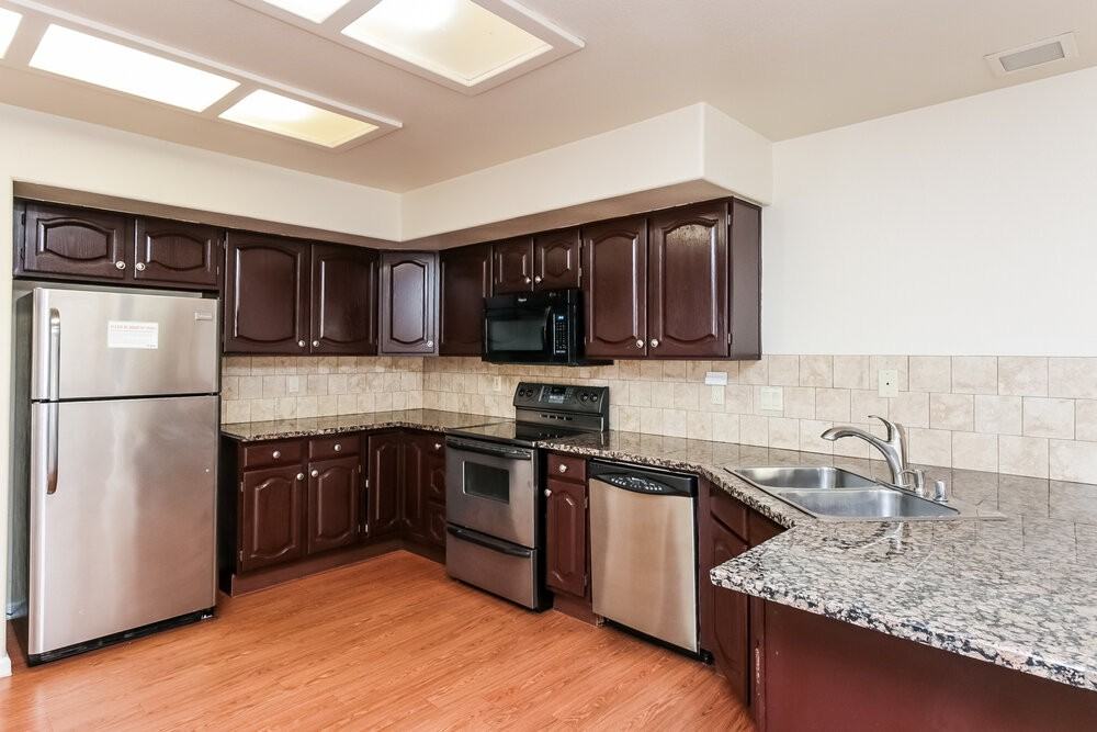 3422 E Woodland Dr - Photo 7 of 15