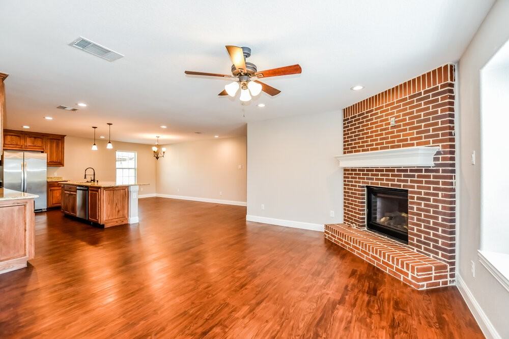 2913 Louis St - Photo 4 of 16