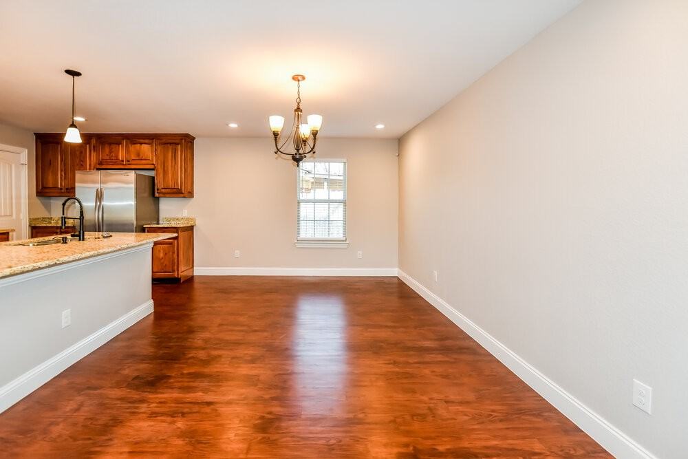 2913 Louis St - Photo 5 of 16