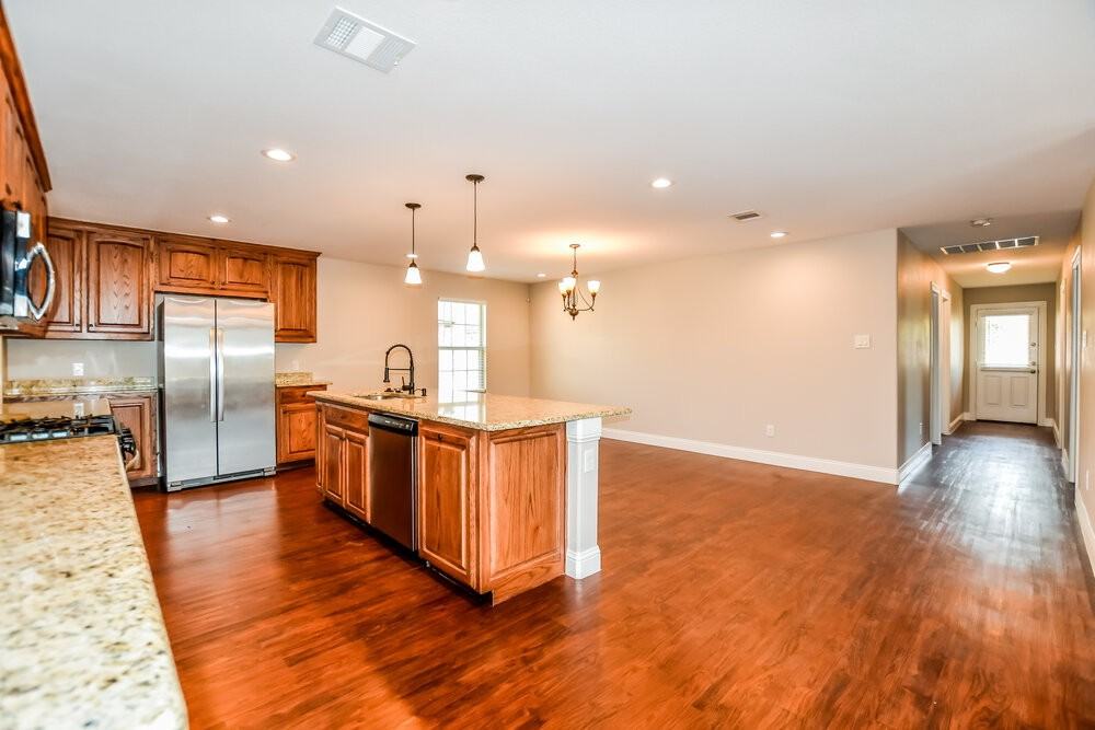 2913 Louis St - Photo 6 of 16
