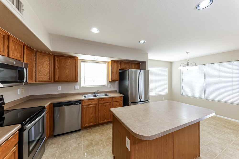 12429 W Montebello Ave - Photo 6 of 17