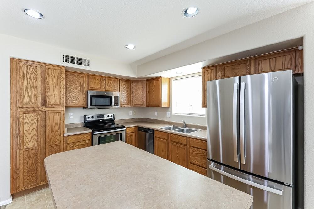 12429 W Montebello Ave - Photo 7 of 17