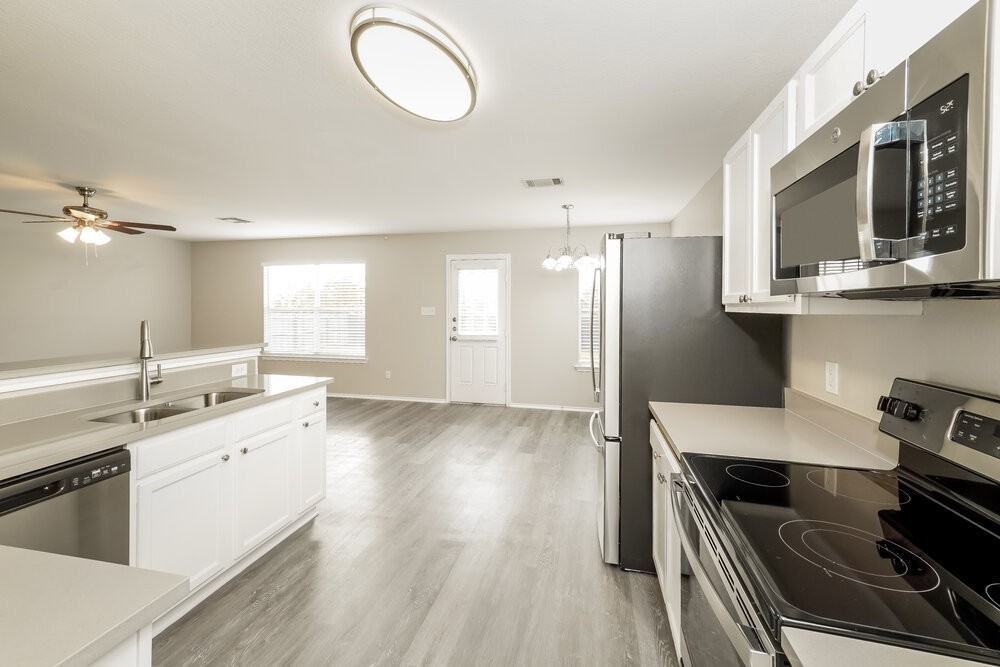 411 Saul St - Photo 7 of 16