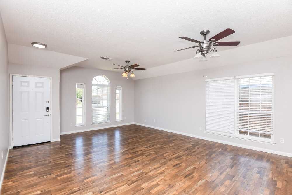 415 Marybeth Dr - Photo 3 of 16