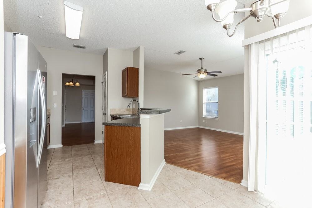 12327 Sondra Cove Ct - Photo 6 of 19
