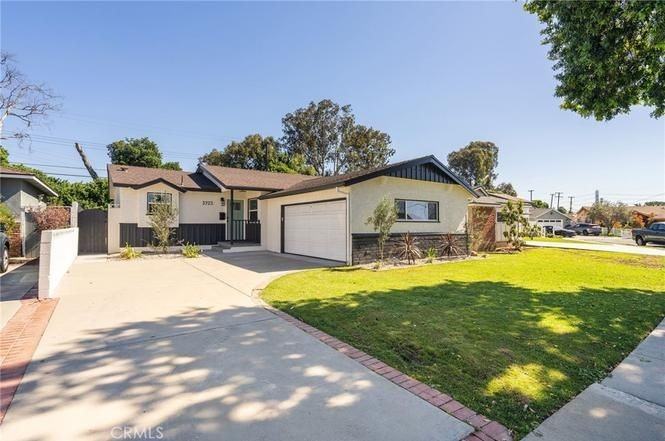3723 Sandgate Dr - Photo 2 of 37