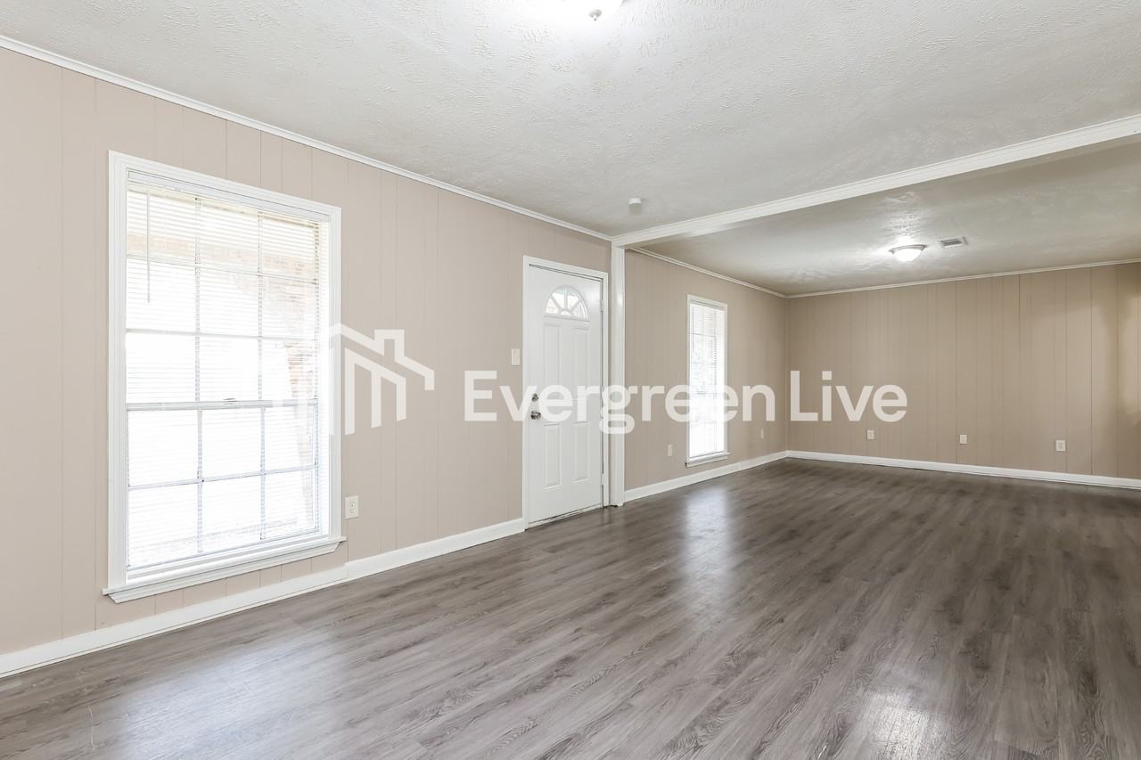 2839 Teasley Dr - Photo 4 of 15
