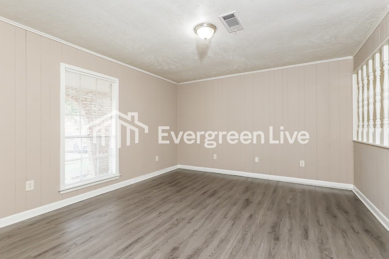 2839 Teasley Dr - Photo 5 of 15