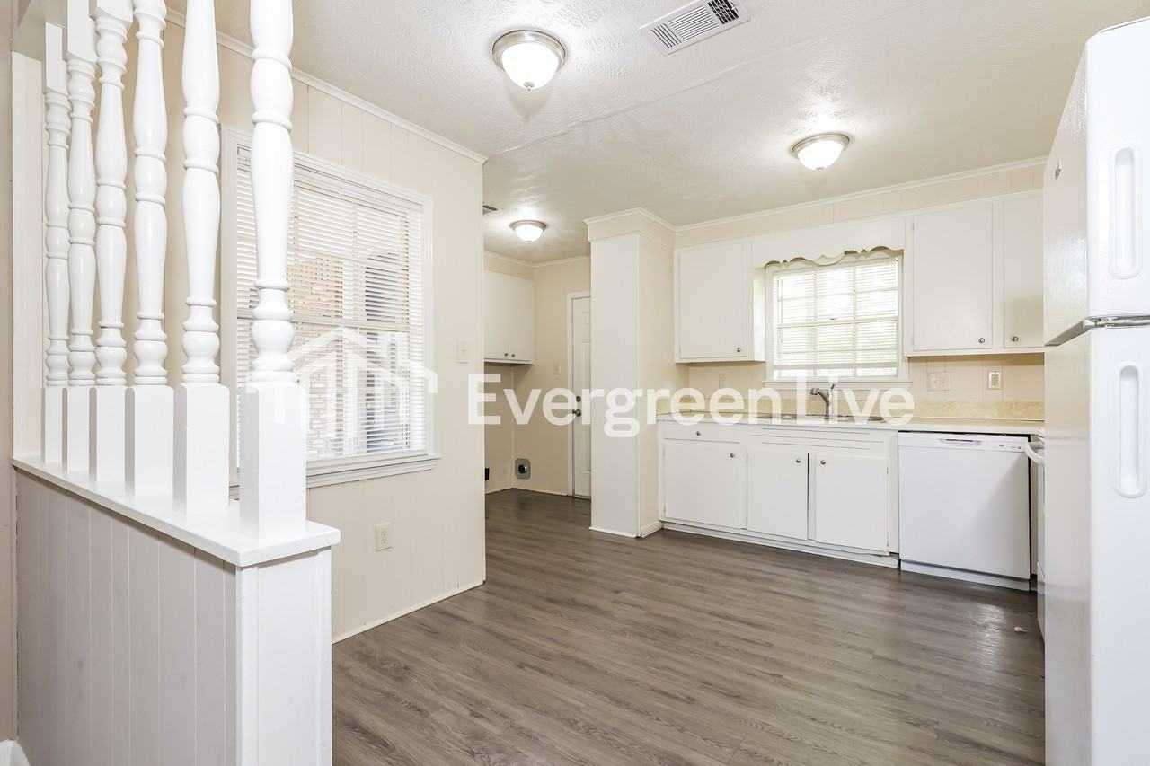 2839 Teasley Dr - Photo 6 of 15
